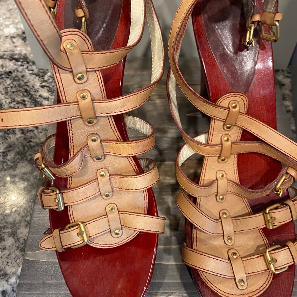 Giuseppe Zanotti, size 42. Easy to walk in. Some scratches see picture. No box